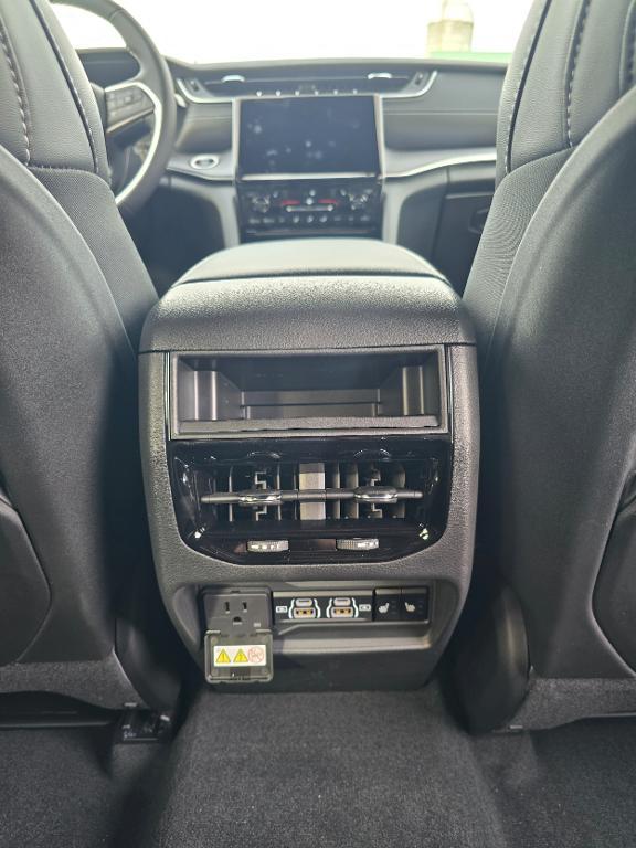 new 2025 Jeep Grand Cherokee car, priced at $50,010