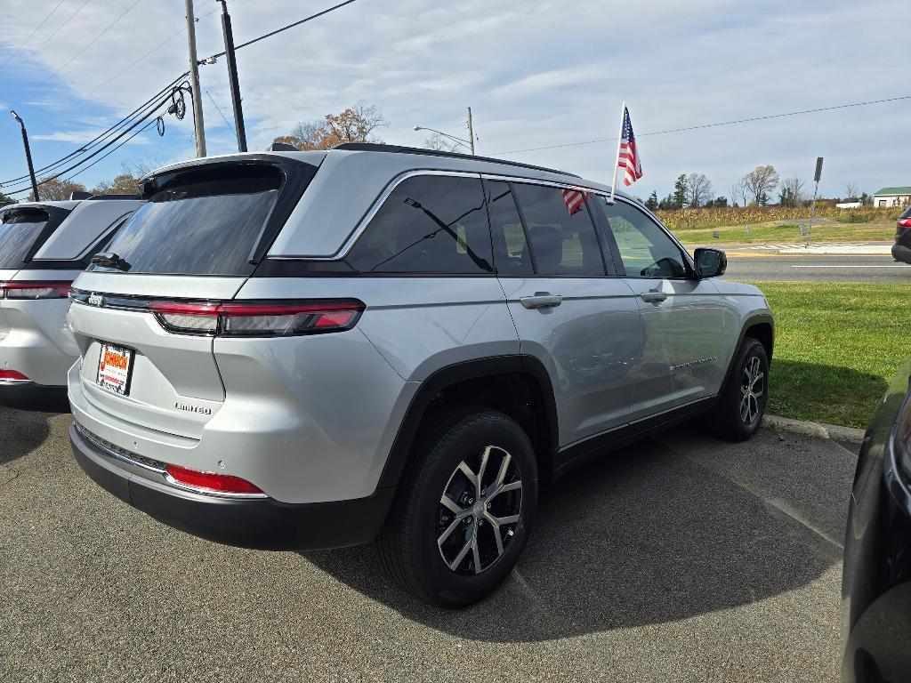 new 2025 Jeep Grand Cherokee car, priced at $50,010