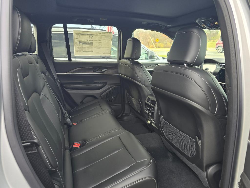 new 2025 Jeep Grand Cherokee car, priced at $50,010