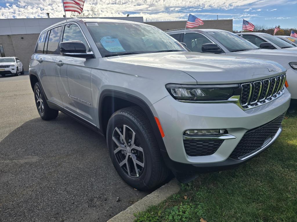 new 2025 Jeep Grand Cherokee car, priced at $50,010