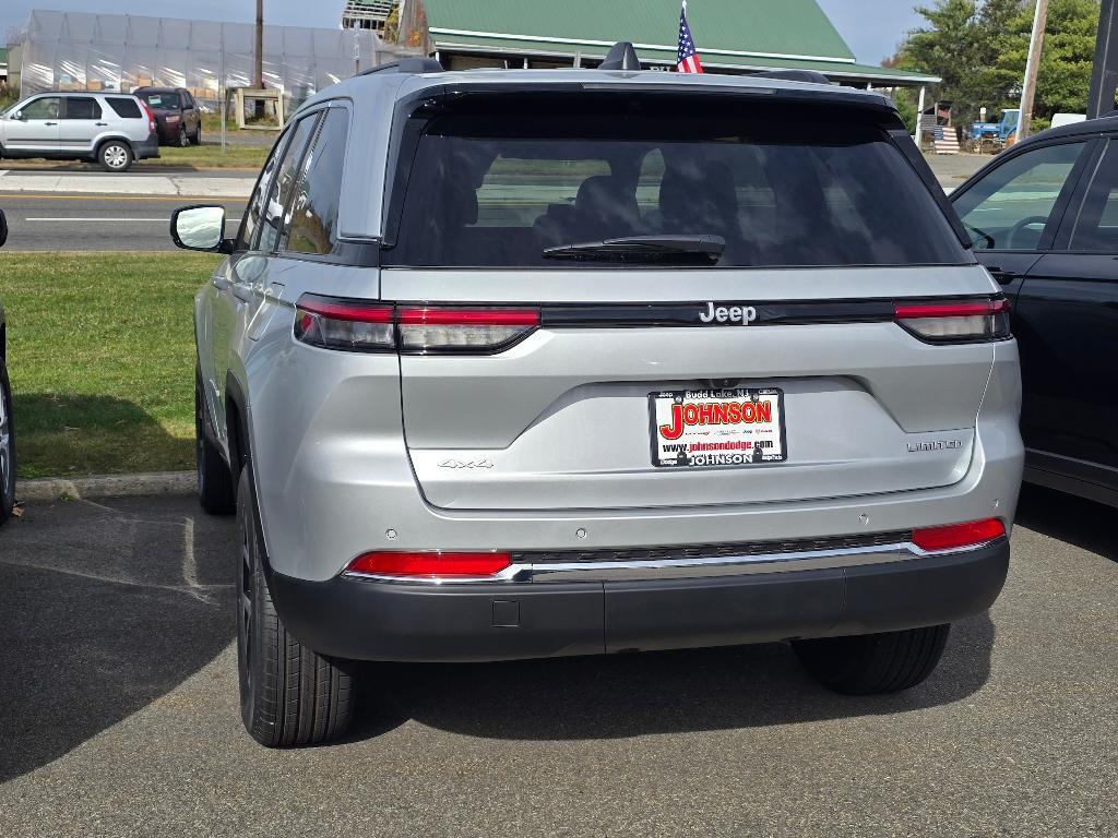 new 2025 Jeep Grand Cherokee car, priced at $50,010