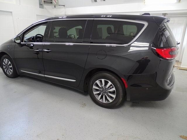 used 2023 Chrysler Pacifica Hybrid car, priced at $37,994