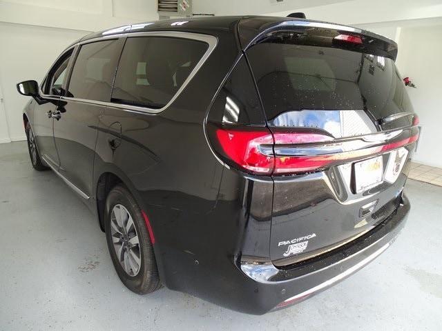 used 2023 Chrysler Pacifica Hybrid car, priced at $37,994