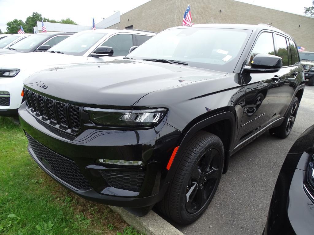 new 2025 Jeep Grand Cherokee car, priced at $53,160