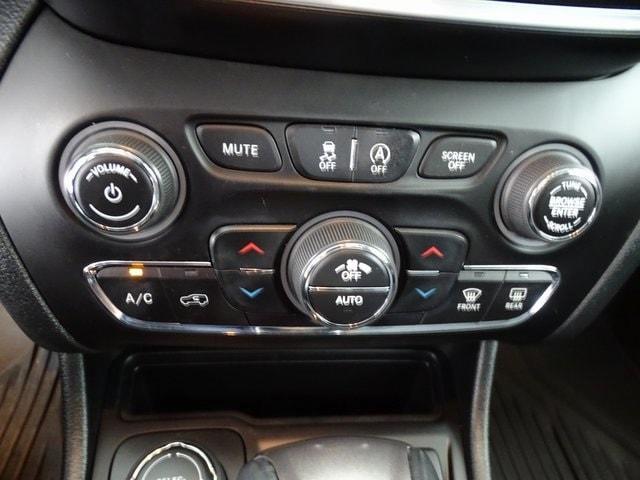 used 2022 Jeep Cherokee car, priced at $25,995