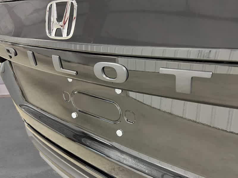 new 2025 Honda Pilot car, priced at $44,595