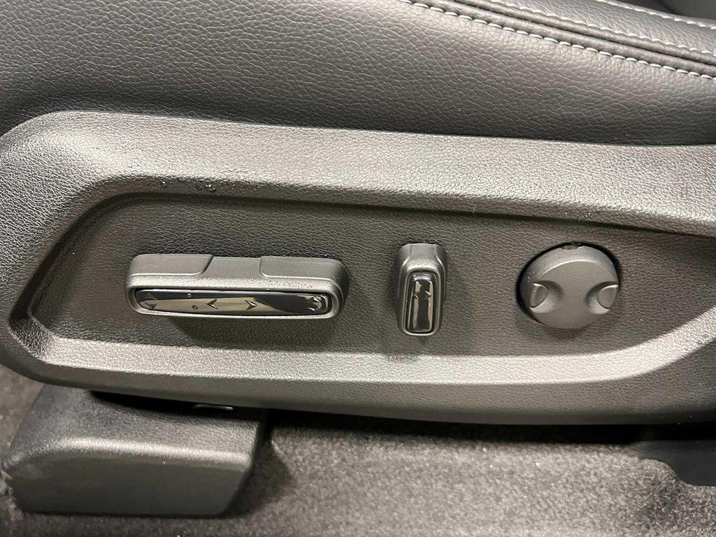 new 2025 Honda Pilot car, priced at $49,050