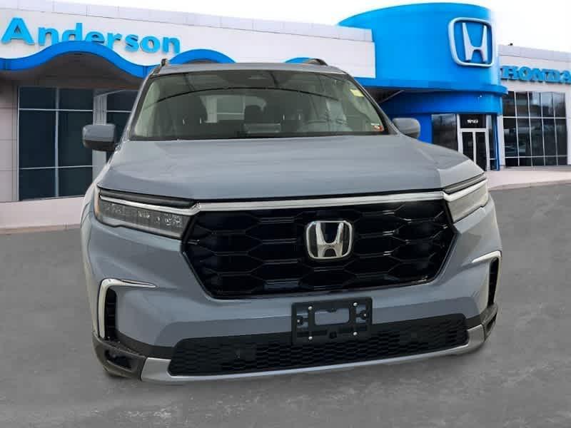 new 2025 Honda Pilot car, priced at $49,050
