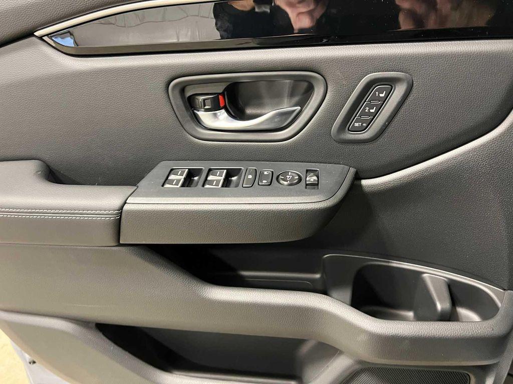 new 2025 Honda Pilot car, priced at $49,050