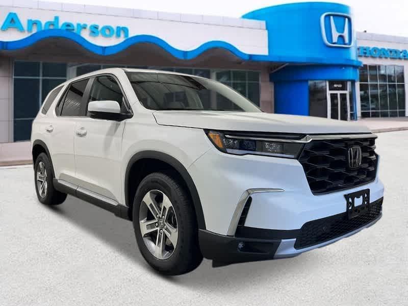 new 2025 Honda Pilot car, priced at $44,880