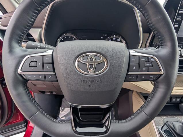 used 2020 Toyota Highlander car, priced at $32,114