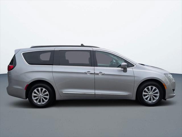 used 2017 Chrysler Pacifica car, priced at $13,460
