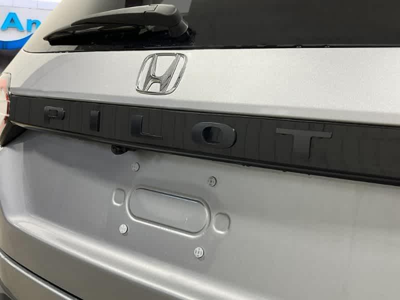 new 2025 Honda Pilot car, priced at $48,395