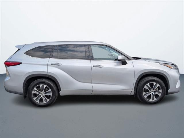 used 2020 Toyota Highlander car, priced at $25,999