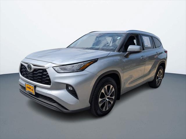 used 2020 Toyota Highlander car, priced at $25,999
