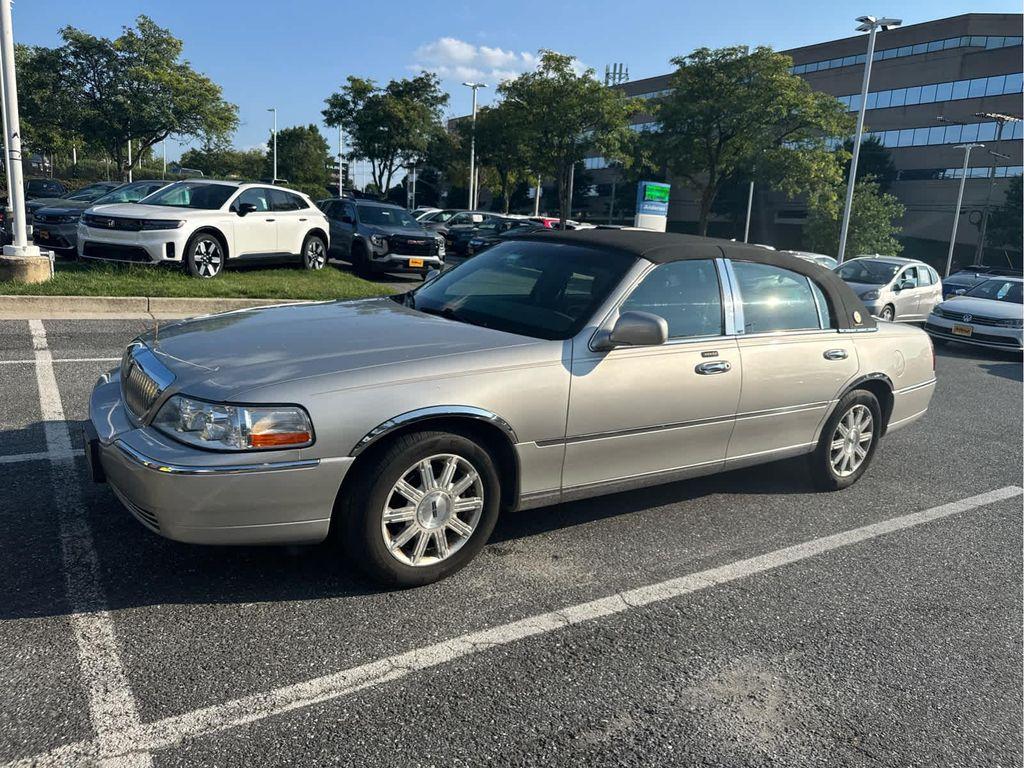 used 2007 Lincoln Town Car car, priced at $9,991