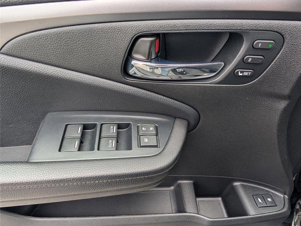 used 2022 Honda Pilot car, priced at $31,379