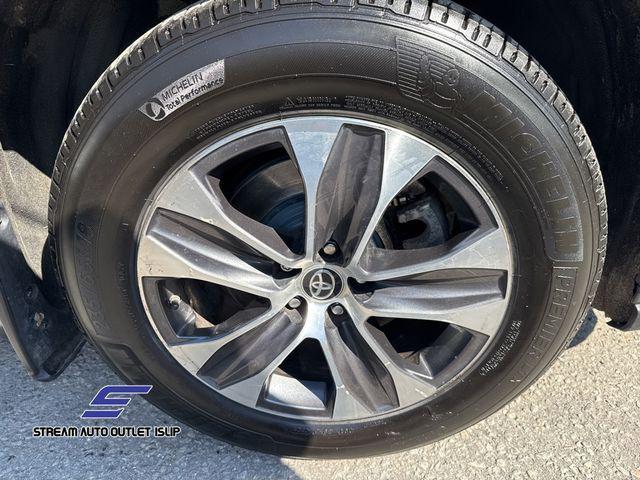 used 2021 Toyota Highlander car, priced at $28,495