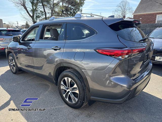 used 2021 Toyota Highlander car, priced at $28,495