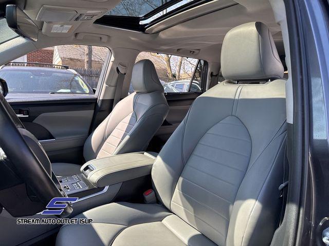 used 2021 Toyota Highlander car, priced at $28,495