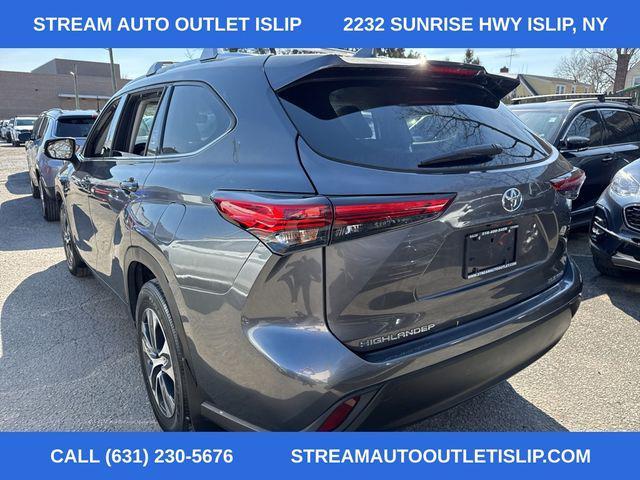 used 2021 Toyota Highlander car, priced at $28,695