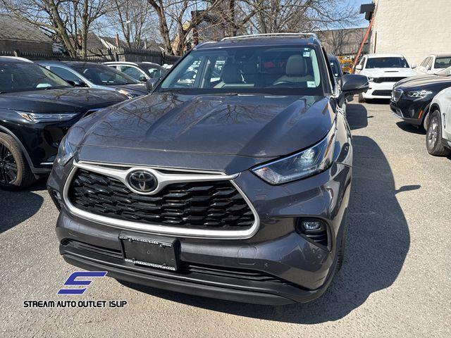 used 2021 Toyota Highlander car, priced at $28,495