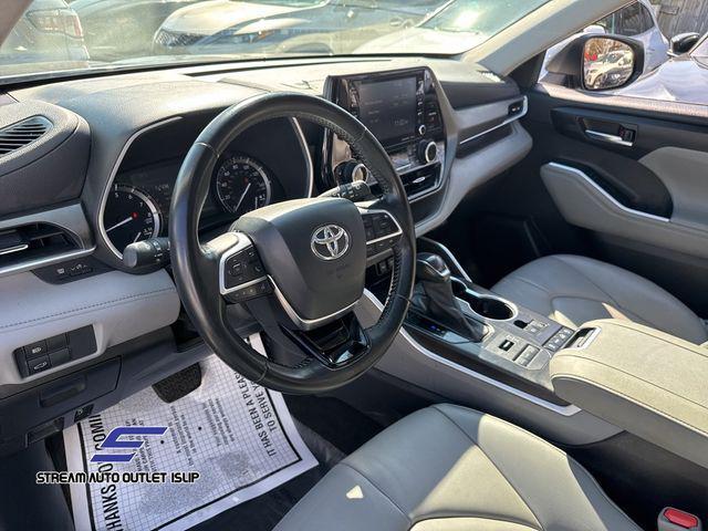 used 2021 Toyota Highlander car, priced at $28,495