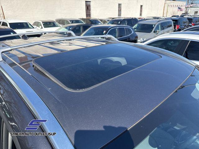 used 2021 Toyota Highlander car, priced at $28,495