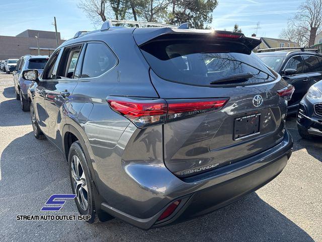 used 2021 Toyota Highlander car, priced at $28,495