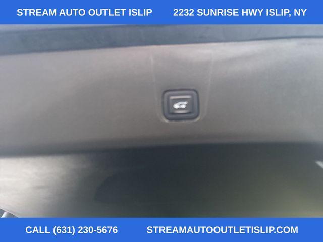 used 2022 Chevrolet Traverse car, priced at $33,695