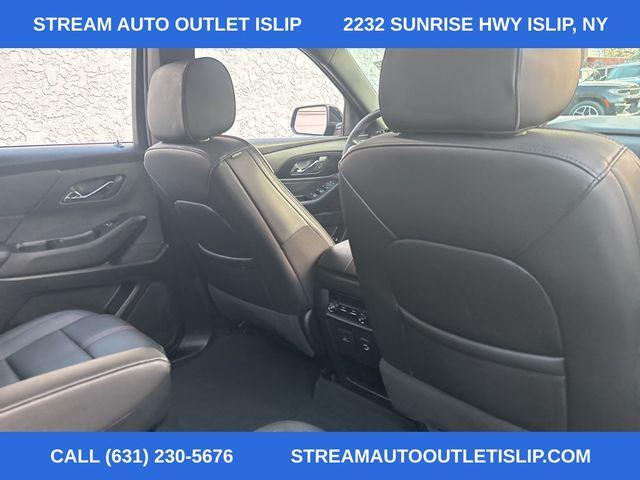 used 2022 Chevrolet Traverse car, priced at $33,695