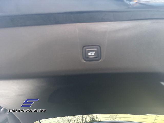 used 2022 Chevrolet Traverse car, priced at $33,695