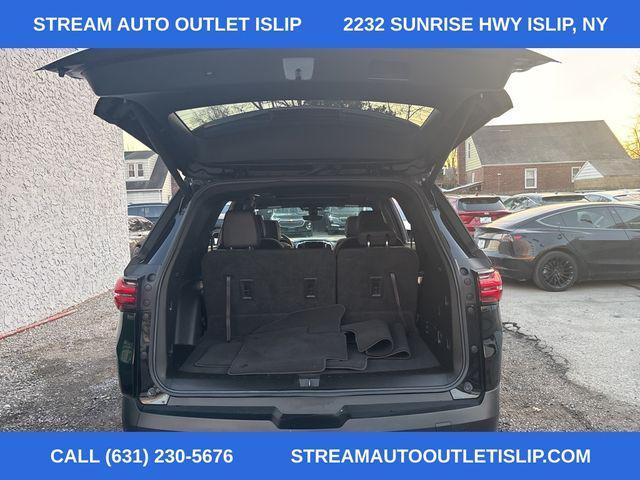 used 2022 Chevrolet Traverse car, priced at $33,695