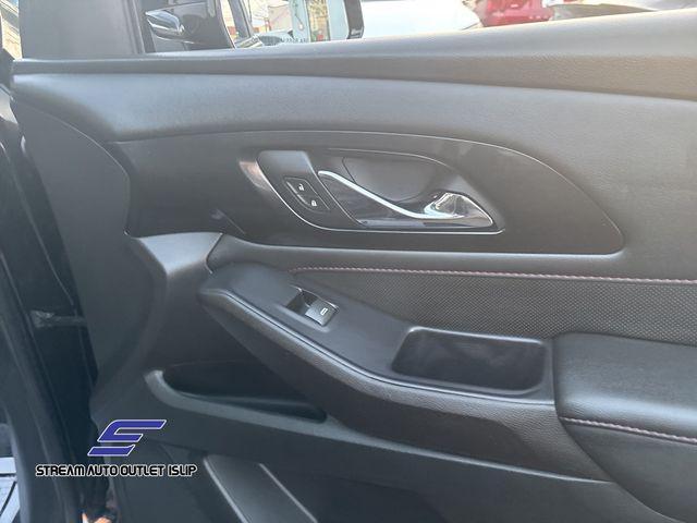 used 2022 Chevrolet Traverse car, priced at $33,695