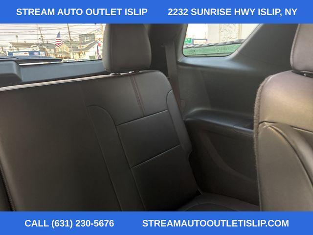 used 2022 Chevrolet Traverse car, priced at $33,695