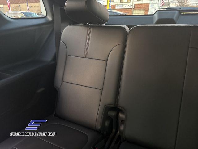 used 2022 Chevrolet Traverse car, priced at $33,695