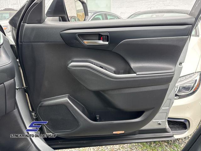 used 2022 Toyota Highlander car, priced at $34,895