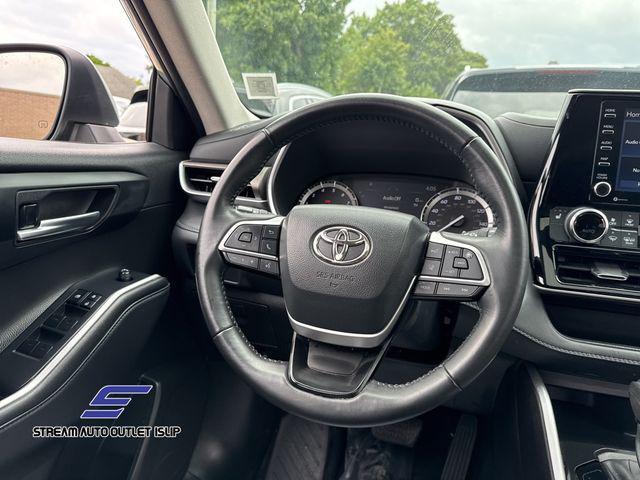 used 2022 Toyota Highlander car, priced at $34,895