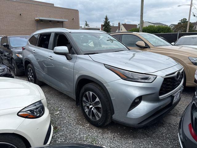 used 2022 Toyota Highlander car, priced at $34,895