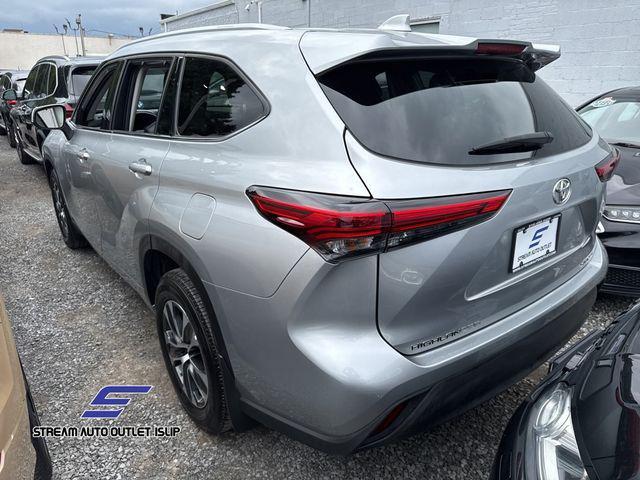 used 2022 Toyota Highlander car, priced at $34,895
