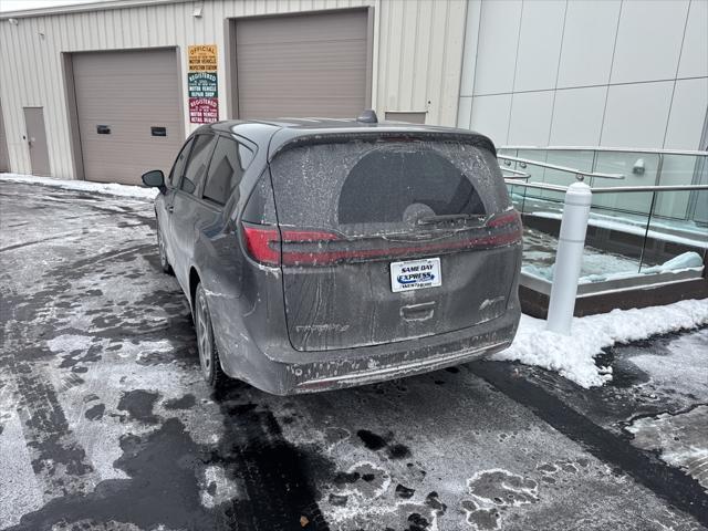 used 2022 Chrysler Pacifica Hybrid car, priced at $30,933