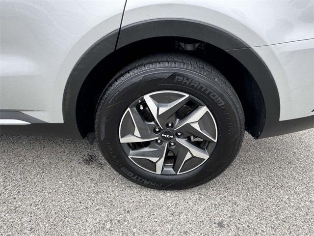used 2022 Kia Sorento Hybrid car, priced at $22,900