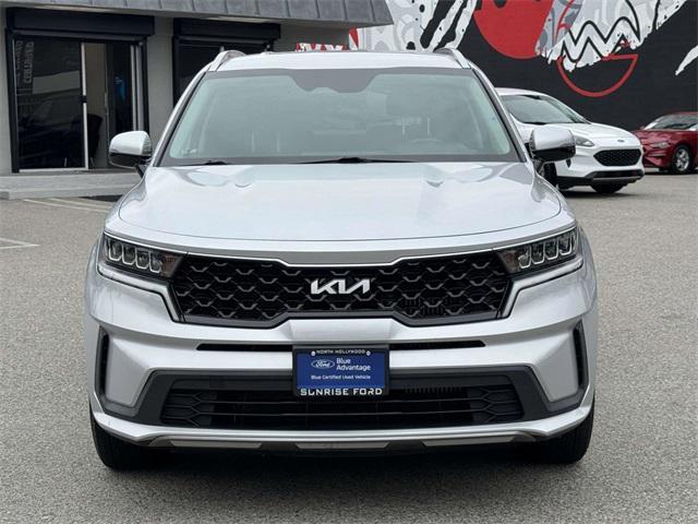 used 2022 Kia Sorento Hybrid car, priced at $22,900