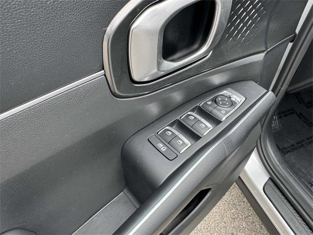 used 2022 Kia Sorento Hybrid car, priced at $22,900