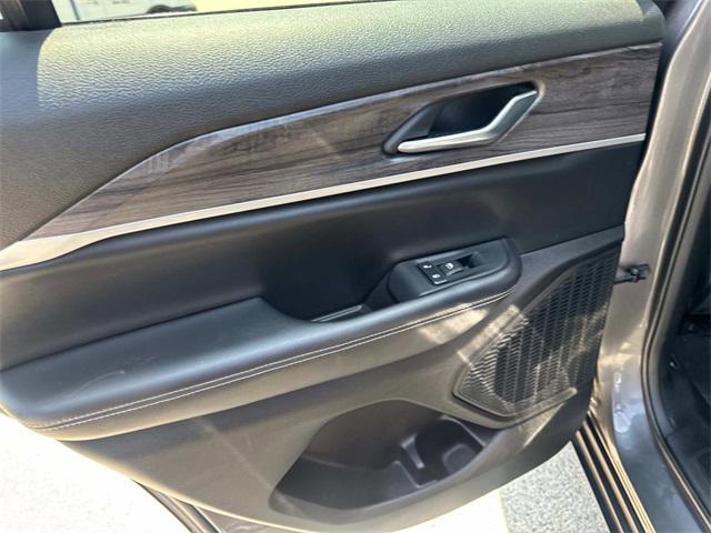 used 2023 Jeep Grand Cherokee car, priced at $24,000