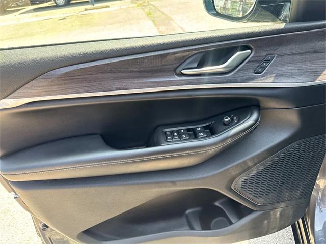 used 2023 Jeep Grand Cherokee car, priced at $23,800