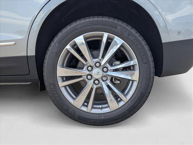 new 2025 Cadillac XT5 car, priced at $56,290