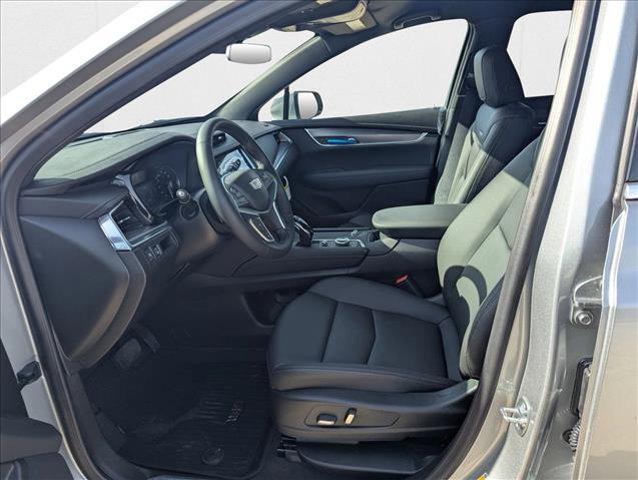 new 2025 Cadillac XT5 car, priced at $45,215
