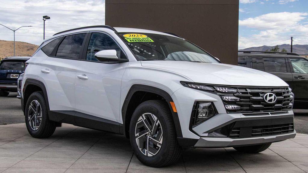 new 2025 Hyundai TUCSON Hybrid car, priced at $35,930