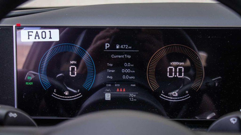 new 2025 Hyundai TUCSON Hybrid car, priced at $35,930